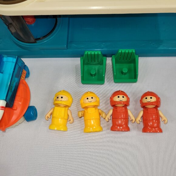 Li'L Playmates Space Station 1984 Action Figure Playset by Playworld Toys - Picture 3 of 3